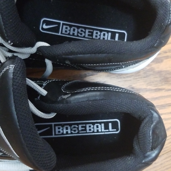 Nike Baseball Cleats - Picture 2 of 4